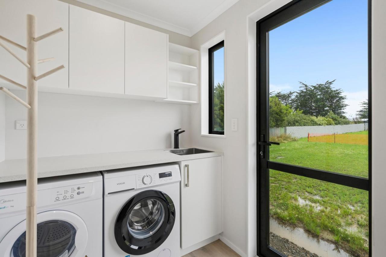 Pride Of Pinot - Martinborough Holiday Home Exterior foto